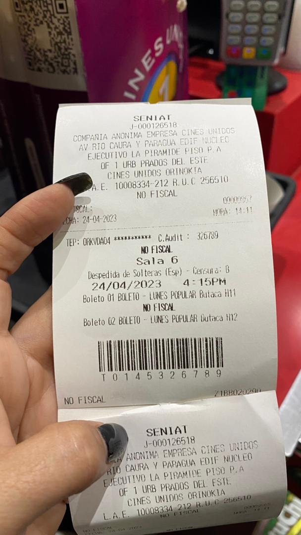 imfabiale's tweet photo. Día de cine 
Fui un lunes así que pague por entrada 2.5$ 
El combo de costura grande+2 refrescos + 1 agua 10.5$ 
En total gastamos 18$ 
Película: DESPEDIDA DE SOLTERA(venezolana) se lleva su 10/10 así que vayan a verla , y si van un lunes gastan menos https://t.co/PBogYNCciU