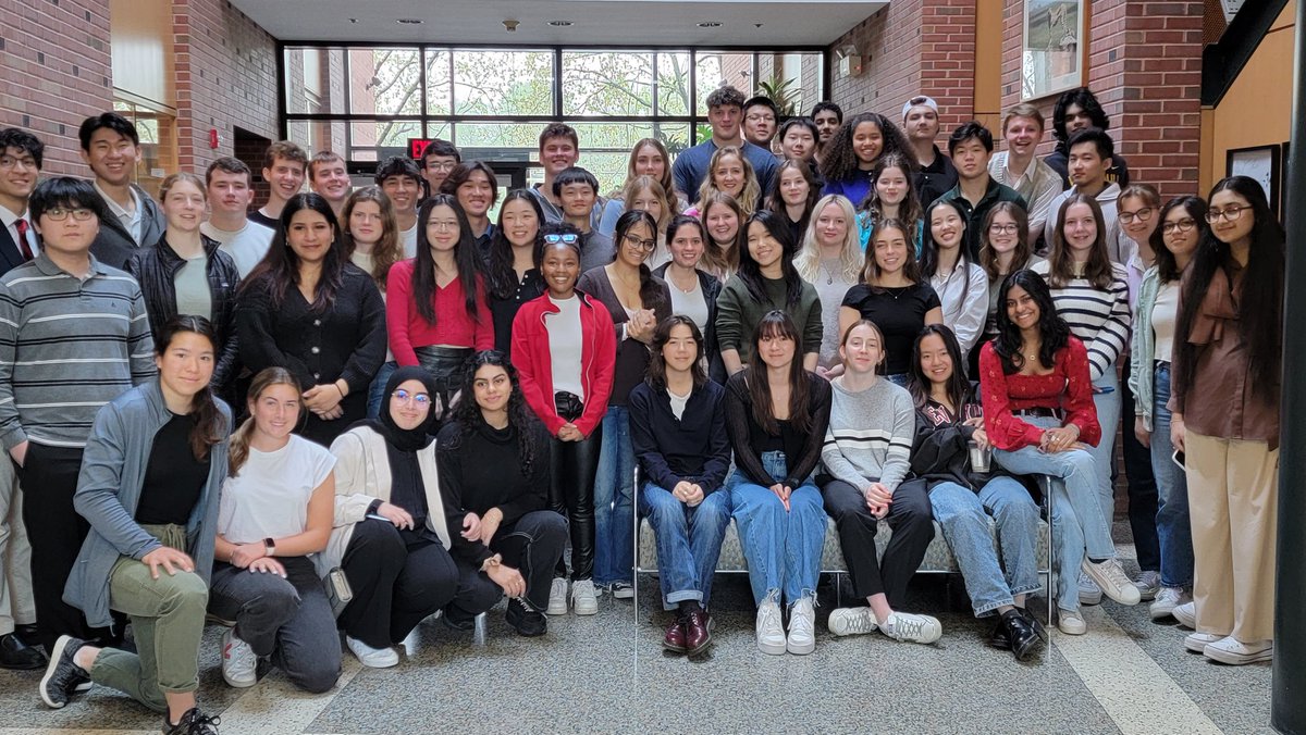 JeanetteCollet1's tweet photo. "Chaging the world....one fly at a time"- Stan-x students. #StanMack   
@CommackSchools @HaileyburyUK @ChapinSchoolNYC @HotchkissSchool @hotchkissflylab https://t.co/K7mWGxTqvw