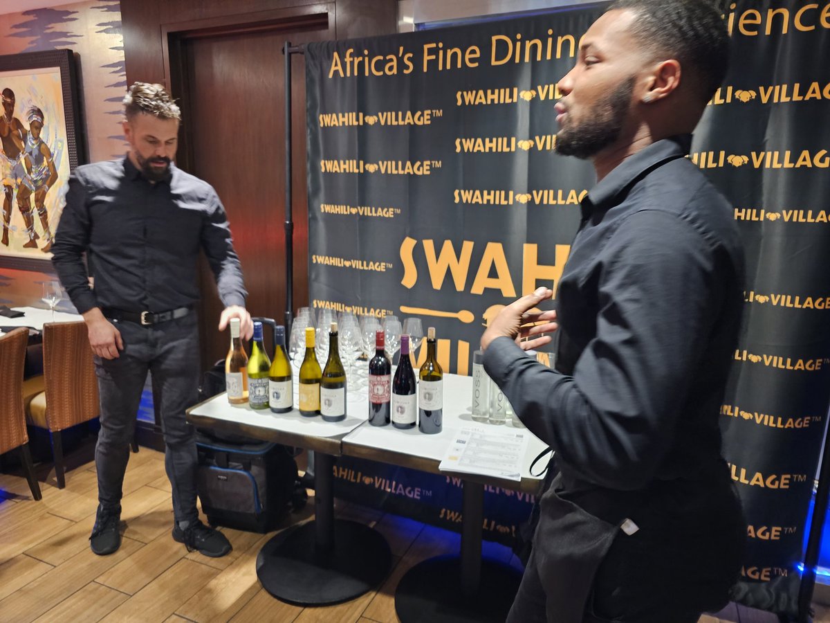 yeumchicks's tweet photo. we hosted a range of @kumushawines, #aSouthAfricawinemaker. #superbcollection,  #awesomecrowd https://t.co/dkCHbtF13H