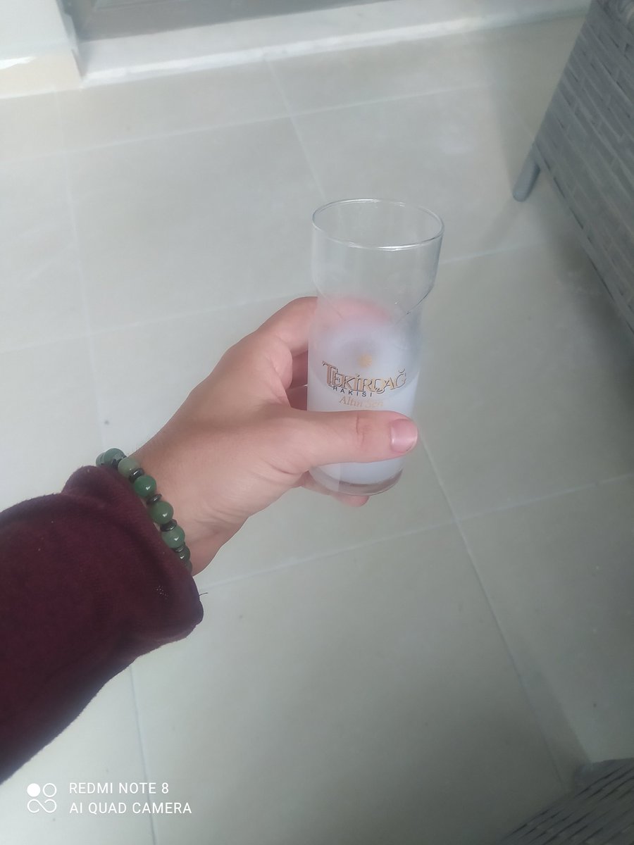 6 Şubat'tan sonra ilk defa arkadaşlarımla oturuyorum.
Hayat çok garip ve zorlu.
Zor şeyler yaşadık ama hayat devam ediyor.
Güzel dostlar biriktirdim. 
En büyük şansım, mücadeleye devam.✌️