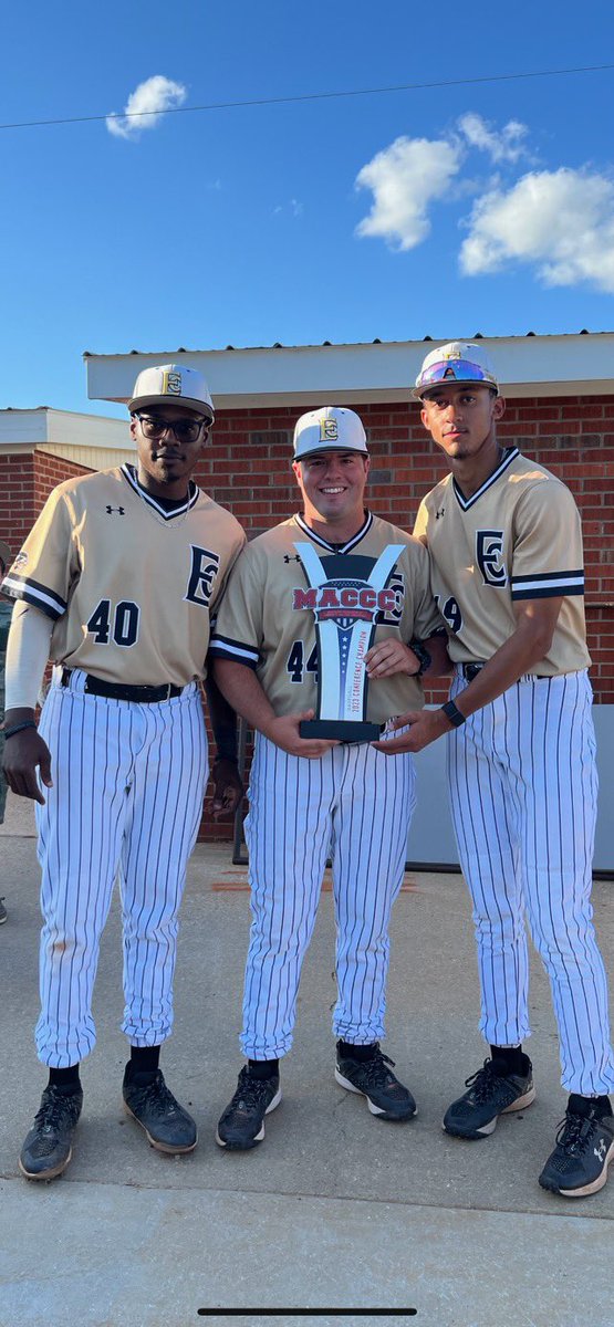 MattCrowder4215's tweet photo. What a blessing to be apart of this group! Let’s go finish this thing! @ECCCBaseball #WarriorStrong https://t.co/GCkYaZxCBJ