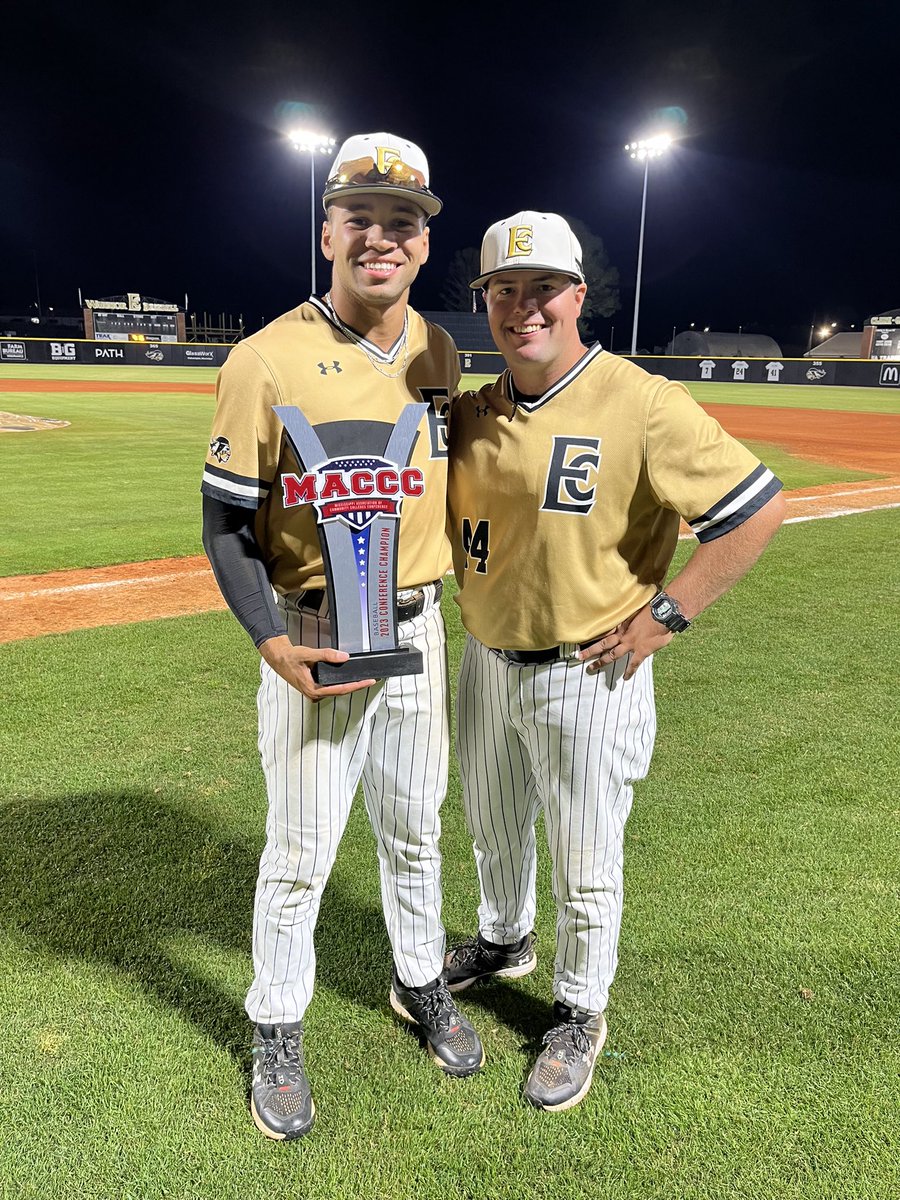 MattCrowder4215's tweet photo. What a blessing to be apart of this group! Let’s go finish this thing! @ECCCBaseball #WarriorStrong https://t.co/GCkYaZxCBJ