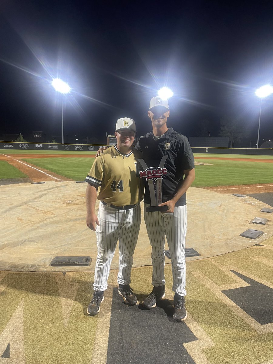 MattCrowder4215's tweet photo. What a blessing to be apart of this group! Let’s go finish this thing! @ECCCBaseball #WarriorStrong https://t.co/GCkYaZxCBJ