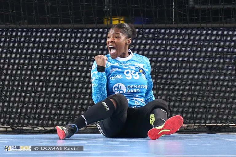 HandNewsfr's tweet photo. #EHFCL 🏆

💪 Très belle performance du @MetzHandball en Hongrie 🇭🇺 qui rapproche les Dragonnes 🐉  du Final Four !

👉 https://t.co/yAm4M6VR3l https://t.co/4Bxp7TwI9z