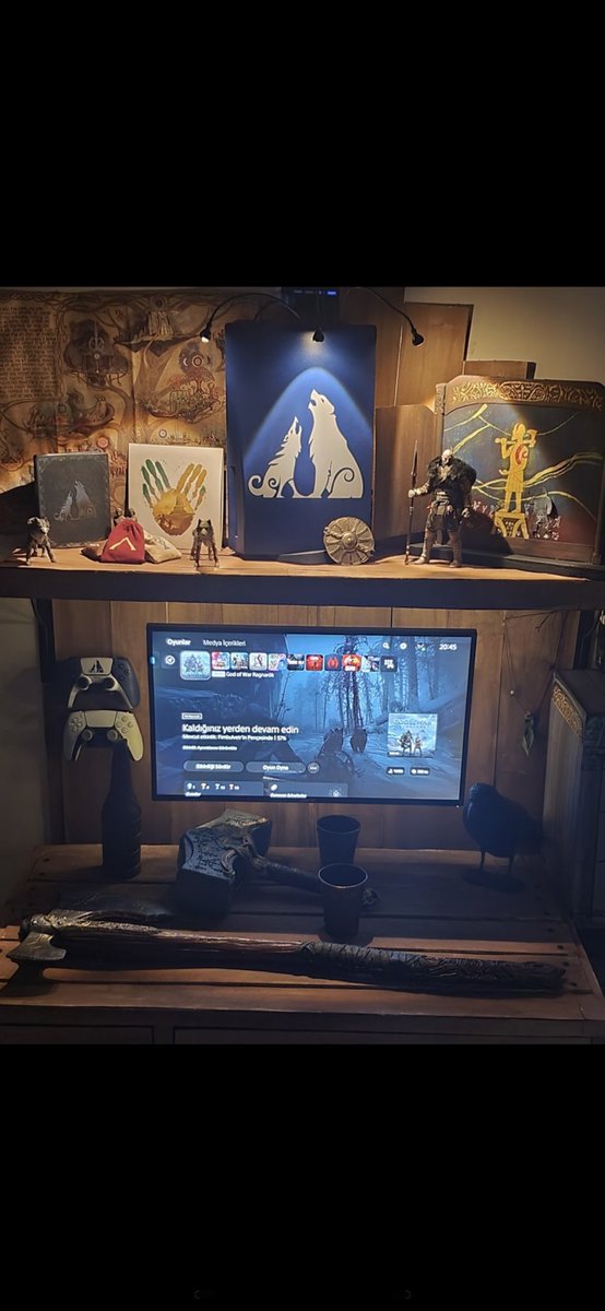 pcrotasi's tweet photo. Reddit kullanıcısının “God Of War” temalı odası.
Kesinlikle çok başarılı.🎮🖤

#gow #game #kratos https://t.co/QuHBSk3NFB