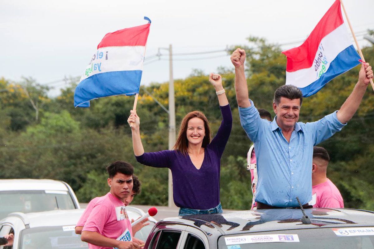 Kattya2023's tweet photo. El triunfo está a solo 1 día. RESISTENCIA! mañana todos vamos a celebrar el triunfó histórico de nuestro país, ya estamos hartos de la política clasista y de la corrupción. 
Vamos juntos a reconstruir esta nación 💛🇵🇾
@solenu @EfrainAlegre https://t.co/wYMXgMVL4l
