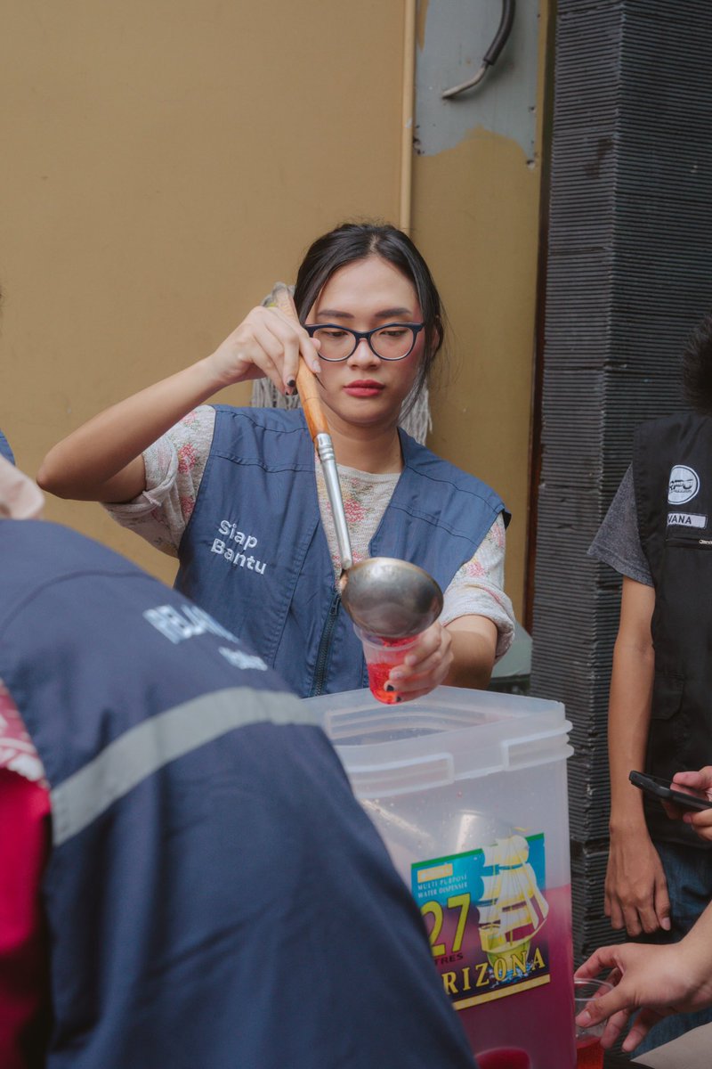 catp00h's tweet photo. Keseruan #Voluntrip bareng @kitabisacom kemarin Jum’at <3 https://t.co/SgBgrd04zH