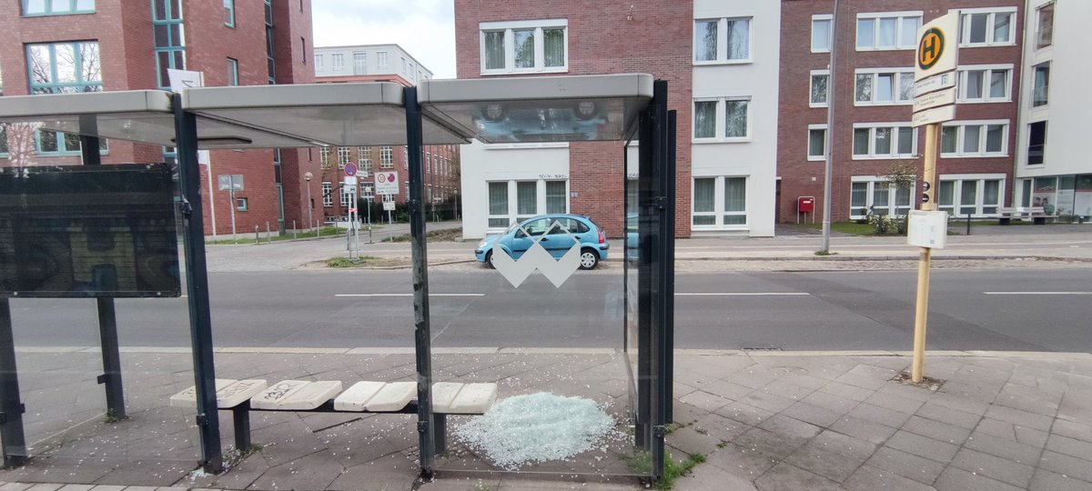 Minnocci's tweet photo. @BVG_Bus @BA_Pankow Herbert-Bayer-Str schon mehr als 5 Tage, kann mit meinen Kindern nicht näher kommen, wer ist dafür zuständig? Danke https://t.co/Dgm03Yvm2q