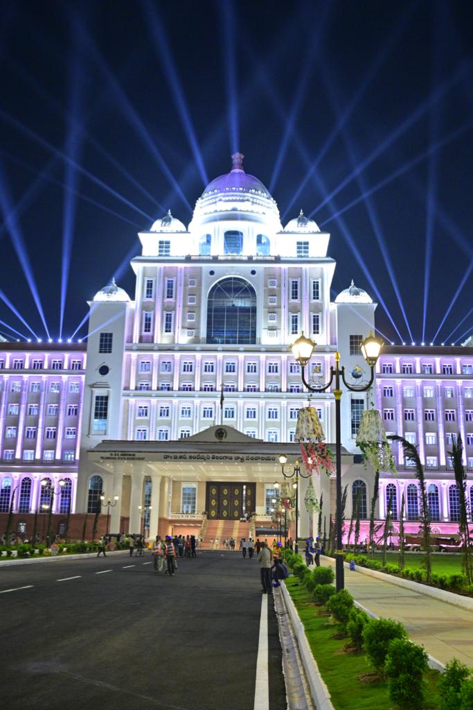 TelanganaCMO's tweet photo. రేపు జరగనున్న ప్రారంభోత్సవానికి సర్వాంగ సుందరంగా ముస్తాబైన డా. బి. ఆర్ అంబేద్కర్ తెలంగాణ రాష్ట్ర సచివాలయం! 

Dr. B.R. Ambedkar #Telangana State #Secretariat  decked up for the grand inauguration tomorrow!

#TriumphantTelangana https://t.co/dldzWXsMyf