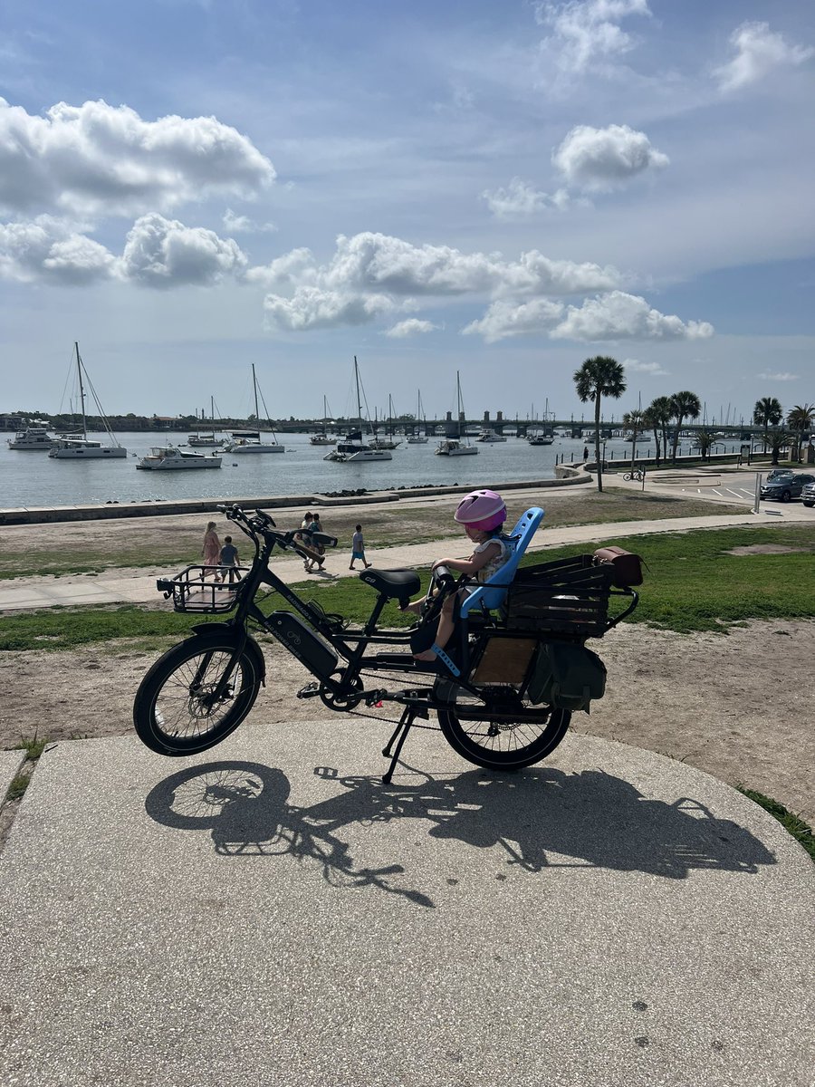 ColesEcoles90's tweet image. Saturday morning “doenit” run @RadPowerBikes @staugustine #bridgeoflions #staugustine #radwagon4 #dadwagon