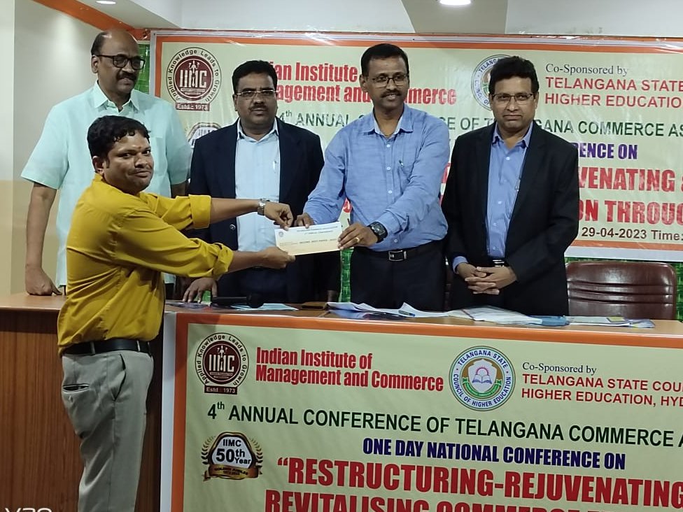 cukeralatweet's tweet photo. Congratulations to Dr. Ramakrishna Bandaru, Assistant Professor, Dept. of Commerce and International Business, on receiving "The Best Paper Presenter Award" & Rs. 4000 cash prize for his paper at the National Conference by IIMC Hyderabad.
#bestpaperaward #DCIB #researchachivement https://t.co/4yIhL4xnFr