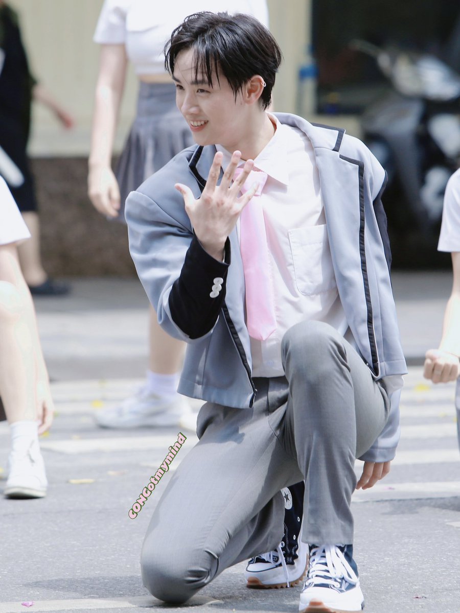 CONGotmymind's tweet photo. 230429 

Công xinh như thế này là phạm luật đấy nhé, phải bắt bỏ tù ngay
Bỏ vào nhà tù hình trái tim

#CONG #콩  #NGUYENTHANHCONG #kopsskops https://t.co/84O9hbVnB9