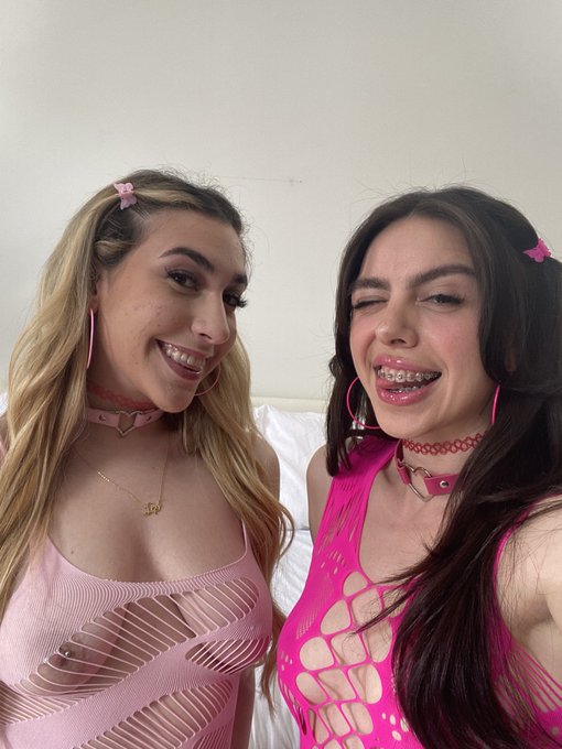before we spent the afternoon training our throats 💦 @thelexigrey !! were so cute in all pink 💕😭 https://t