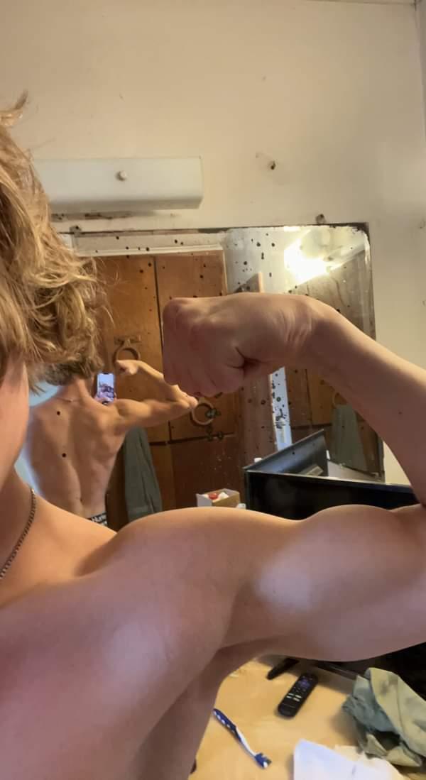 ethanthegaystud's tweet photo. I'm so horny I need dicks dm me  #nsfw #nsfwtwt #nsfwtw #gay #homo #gaynsfw #gayguy #atglete #gym https://t.co/8f7aaPeWum