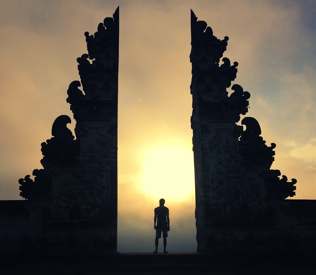 SpiritCoachTalk's tweet photo. Daily Channeling: Walls limit our vision. We can acknowledge we're hitting a wall when we feel stuck in the same patterns of thoughts and feelings. Once we see a wall, we can begin dismantling it. Our vision expands. And so do the possibilities for our life. https://t.co/LeVo6behmr