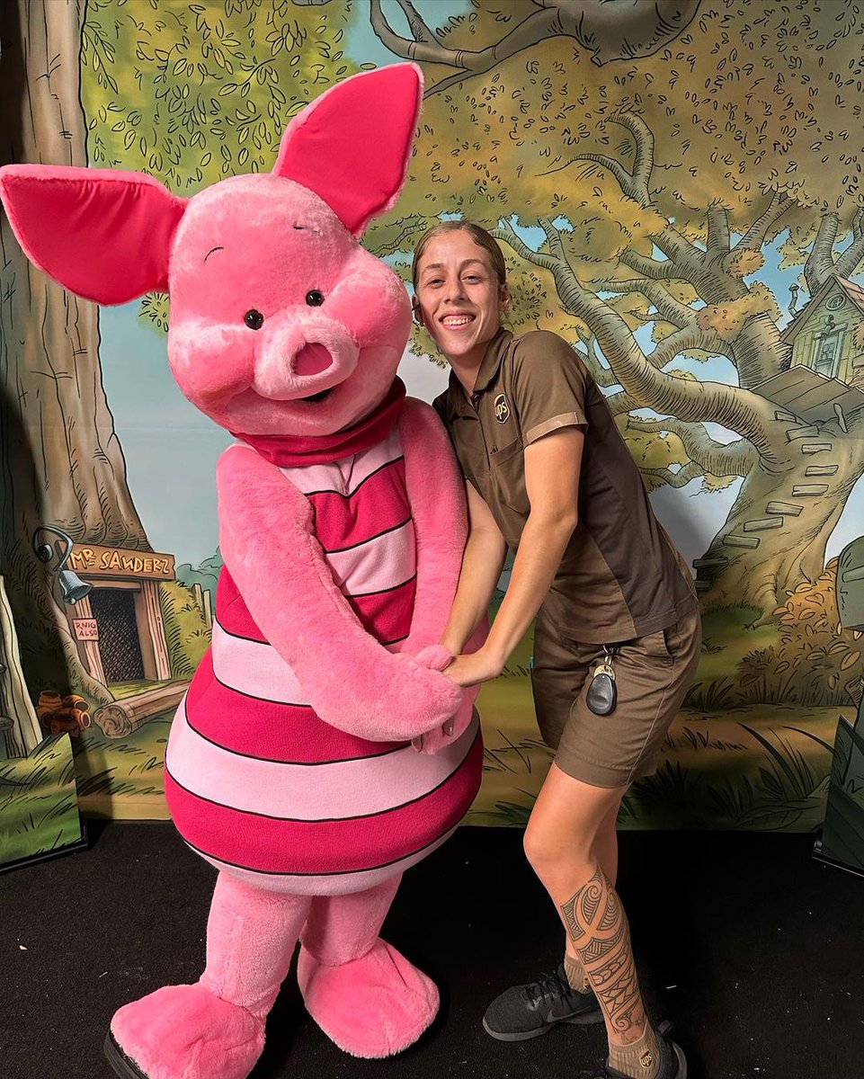 UPSers's tweet photo. Wait can we be besties with Piglet too? 😊 https://t.co/64IwNK8JvX