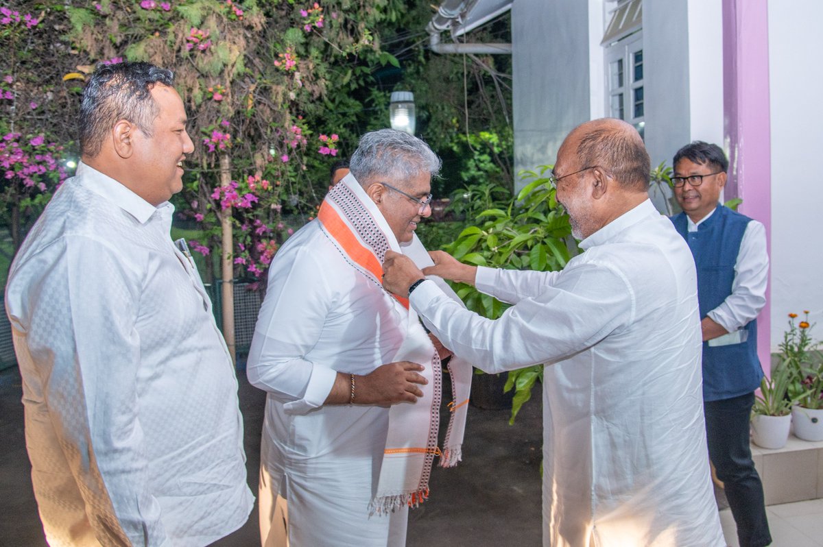 NBirenSingh's tweet photo. Happy to have Shri @byadavbjp Ji, Hon'ble Union Minister of Labour and Employment, Environment, Forest and Climate Change at my official residence.

Had a fruitful discussion on a range of issues concerning the state, especially in areas such as conservation of water bodies and protection of forests.