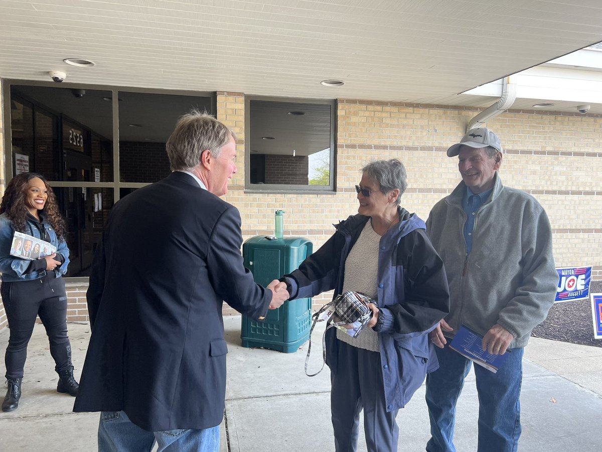 MayorJoeForIndy's tweet photo. Weโre getting out the vote on the west side!
Mayor Joe is with Leader @MaggieALewis at the Pike Library Branch connecting with neighbors. ๐ณ๏ธ
#WeNeedJoe #MayorJoeforIndy https://t.co/tfunV4L64y