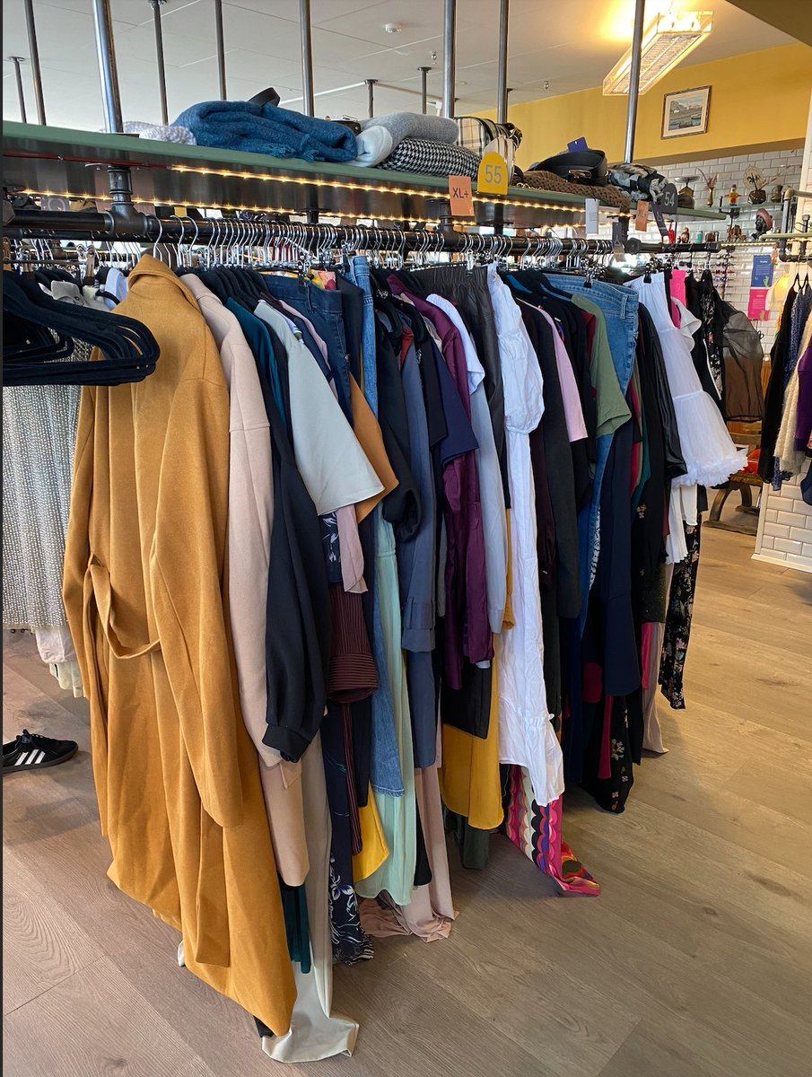 Ég var að setja upp bása 54 og 55 í Hringekjunni sem eru stútfullir af æðislegum fötum og fylgihlutum í stærðum 22-26 frá merkjum á borð við Savage Fenty, Asos Curve, River Island, Zizzi, Carmakoma, Rebdolls o.fl.

Rými 54: hringekjan.is/collections/_b…
Rými 55: hringekjan.is/collections/_b…