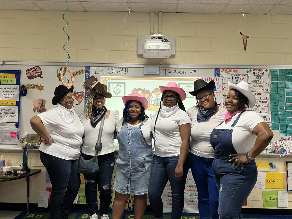 MsEason14's tweet photo. Kindergarten Round-Up at S. L. Lewis! We were so excited to welcome some of our newest Kindergartners at @SLLewisES ! @FultonCoSchools https://t.co/3846Rfif1s