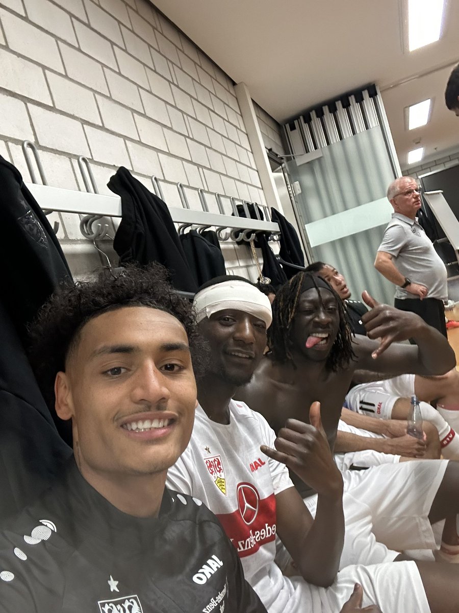 Guirassy_19's tweet photo. Egal wie @VfB ❤️🤣 https://t.co/Dl0PRn4Jko