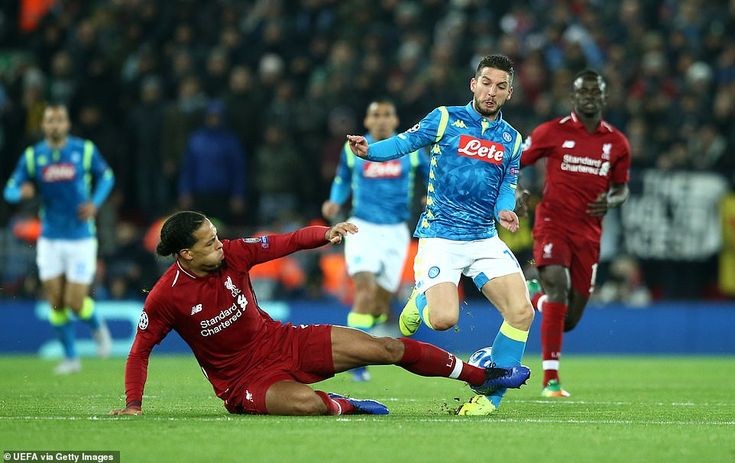 CestGenzo's tweet photo. [THREAD] Les plus gros tacles assassins dans le football https://t.co/3Qr2ZRvWEQ