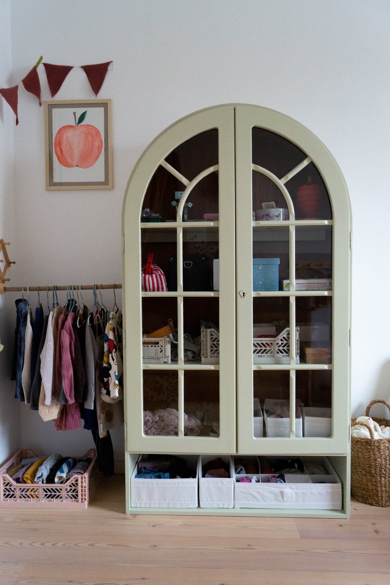 Probiers doch mal mit Oliv! Denn Olivgrün besitzt viele Facetten und lässt sich super kombinieren. Schau her!

vist.ly/3wpv

#kolorat #lack #farbe #streichen #paint #oliv #interior #instahome #instainterior #interiordesign #lustauffarbe