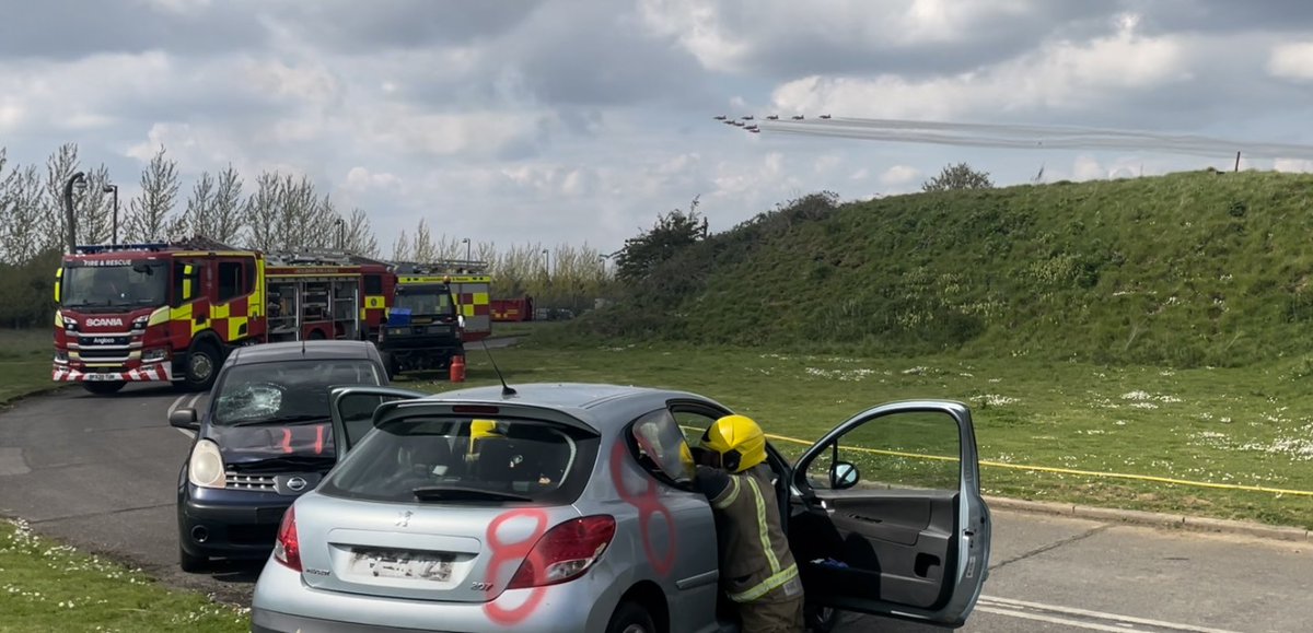 Incident command training with <a href="/HWFire/">Hereford & Worcester Fire and Rescue Service</a> crews today including crews from <a href="/HWFireRedditch/">HWFireRedditch</a> and @HWFireBGrove and treated to a nice display by the Red Arrows