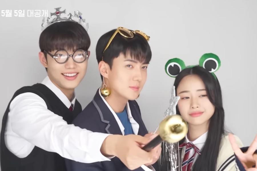 soompi's tweet photo. WATCH: EXO's #Sehun, #JoJoonYoung, And #JangYeoBin Perfectly Reflect Their "#AllThatWeLoved" Characters' Friendship During Poster Shoot 
https://t.co/rnZOVtPHd4 https://t.co/2meW0pb3gU