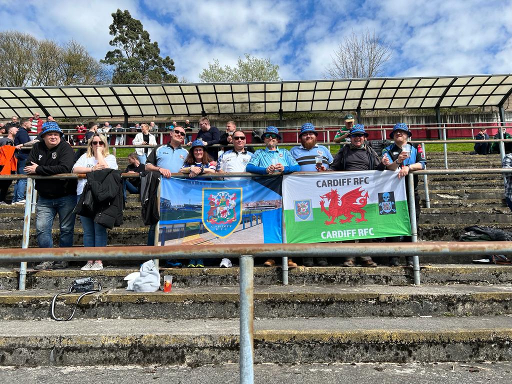 Are these not the best rugby supporters in all of the land ..

<a href="/3ofarugbykind/">Graemejeremyhywel</a> <a href="/SD_Moore/">Sean.</a> <a href="/CardiffRFCfan/">Everything Cardiff Rugby & Football</a>