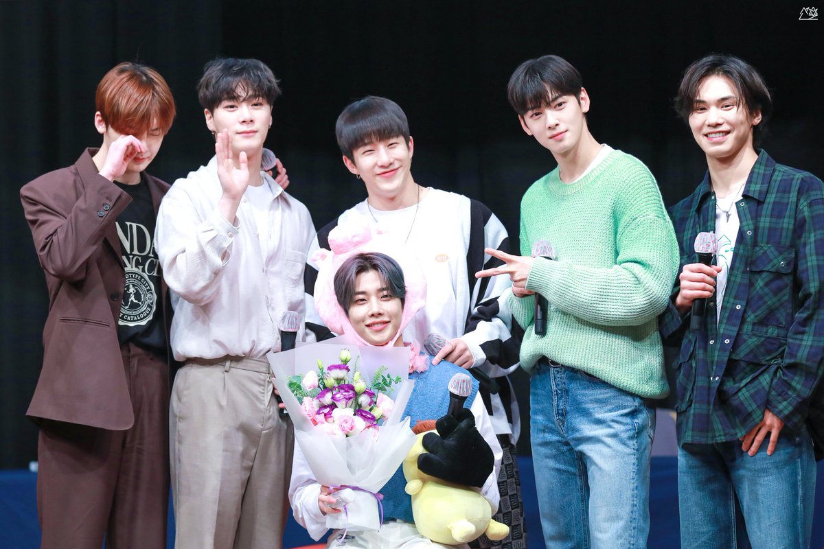 myungchel_'s tweet image. April 30, 2022 was the very last time we saw them complete in one stage and in one frame😭💔

And it was exactly a year ago today🥺

I really do HOPE &amp;amp; PRAY tht d universe will b in favor of ASTROHA for the coming days😭

I will keep on holding on.

@offclASTRO
#아스트로 #아로하
