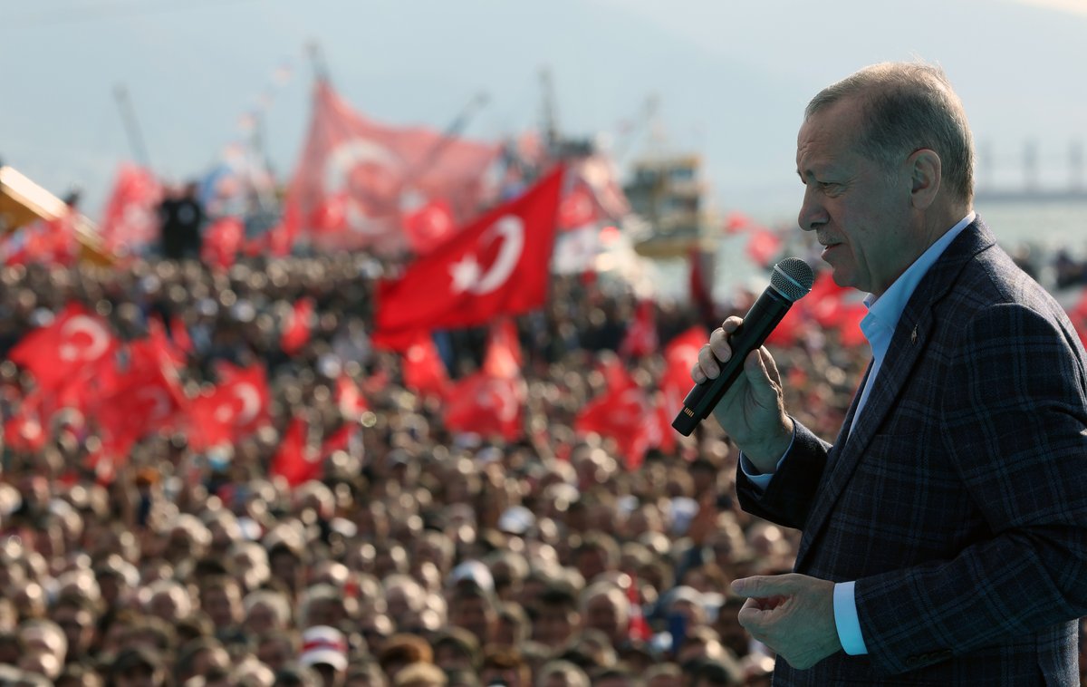Akparti's tweet photo. Genel Başkanımız ve Cumhurbaşkanımız Recep Tayyip Erdoğan, Gündoğdu Meydanı’nda İzmir Mitingi’ne katıldı. https://t.co/pFScUDVPN4