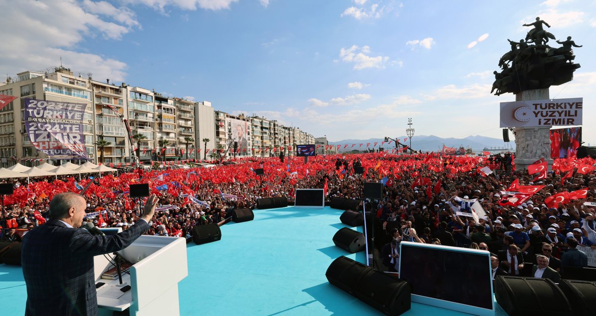 Akparti's tweet photo. Genel Başkanımız ve Cumhurbaşkanımız Recep Tayyip Erdoğan, Gündoğdu Meydanı’nda İzmir Mitingi’ne katıldı. https://t.co/pFScUDVPN4
