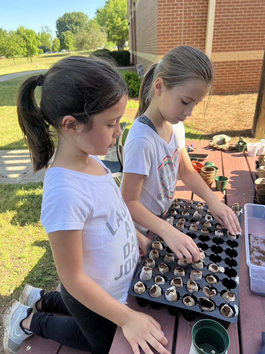 CounselorJMT's tweet photo. Our family enjoyed helping this morning at @UGE_HCS! My hubby and @HomeDepot guys started building a “home” for Clyde and Fern! 🐐 🐷 Such an awesome experience for the UGE community. Thank you @jerinpringle1 for all you do! It’s great to be “in the grove!” @Annewilson02 https://t.co/EgIp9pv9si