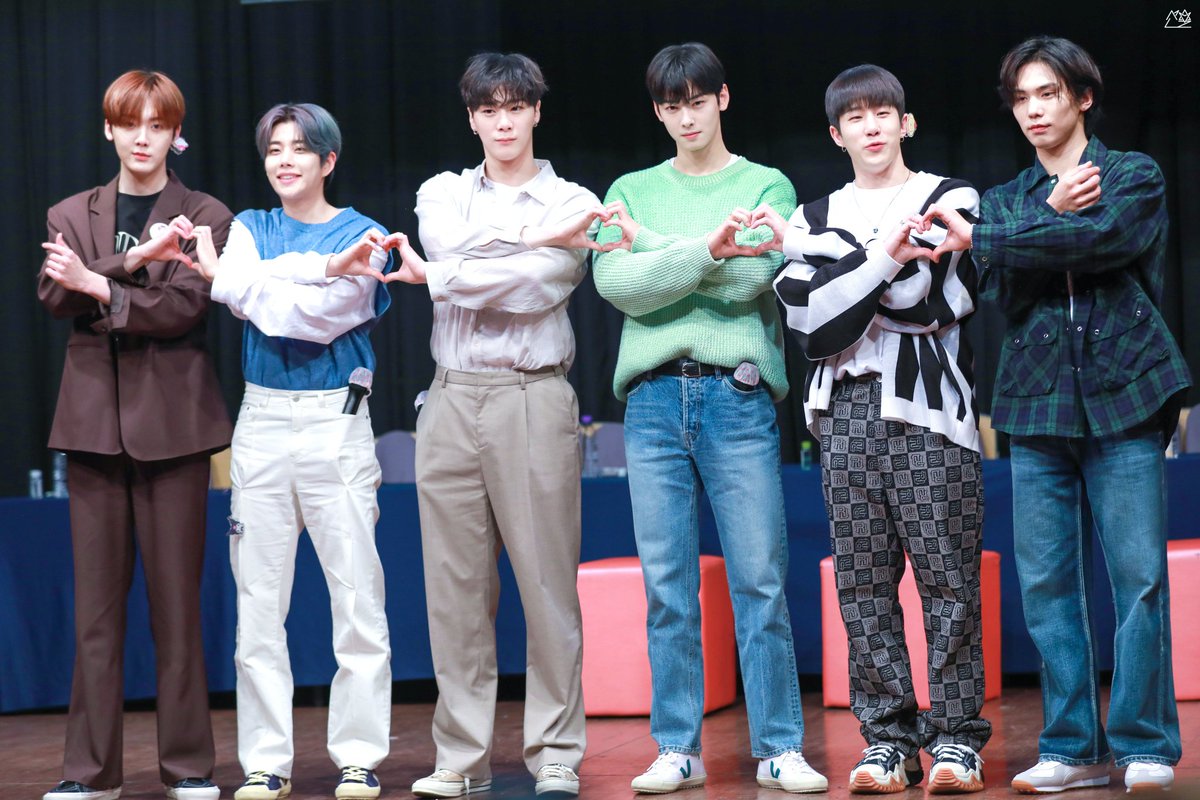 myungchel_'s tweet image. April 30, 2022 was the very last time we saw them complete in one stage and in one frame😭💔

And it was exactly a year ago today🥺

I really do HOPE &amp;amp; PRAY tht d universe will b in favor of ASTROHA for the coming days😭

I will keep on holding on.

@offclASTRO
#아스트로 #아로하