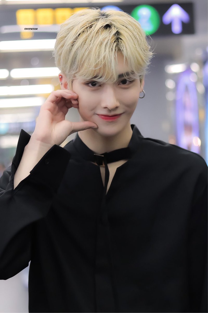 haeshion's tweet photo. let ricky do his own makeup THIS IS ONE OF HIS BEST LOOKS https://t.co/D4L0fGhkkB