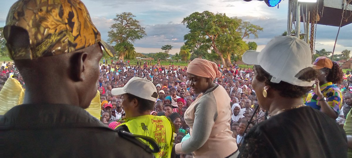 Njjerumedia's tweet photo. Courtesy photo: Namutumba District on fire...!!
The SPA - ONC @ChiefMuzzukulu was welcomed with open arms by Local, political &amp; religious residents of Namutumba District.
She went further to spread the ideology of the Bazzukulu agenda:

#OmalakoJajjaTovaKuMain https://t.co/gCUurUesak