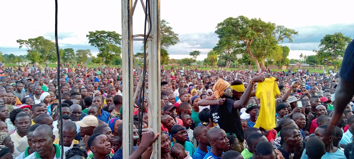 Njjerumedia's tweet photo. Courtesy photo: Namutumba District on fire...!!
The SPA - ONC @ChiefMuzzukulu was welcomed with open arms by Local, political &amp; religious residents of Namutumba District.
She went further to spread the ideology of the Bazzukulu agenda:

#OmalakoJajjaTovaKuMain https://t.co/gCUurUesak