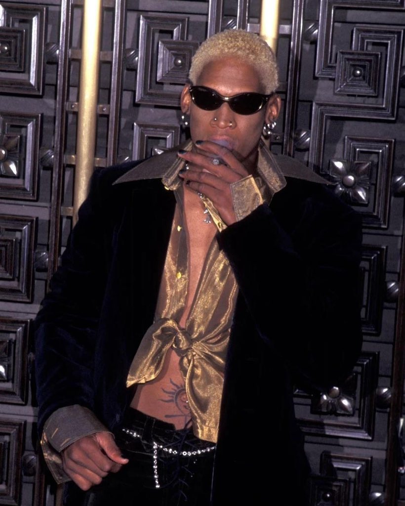 saint's tweet photo. Dennis Rodman’s style https://t.co/rGFpsyhtam
