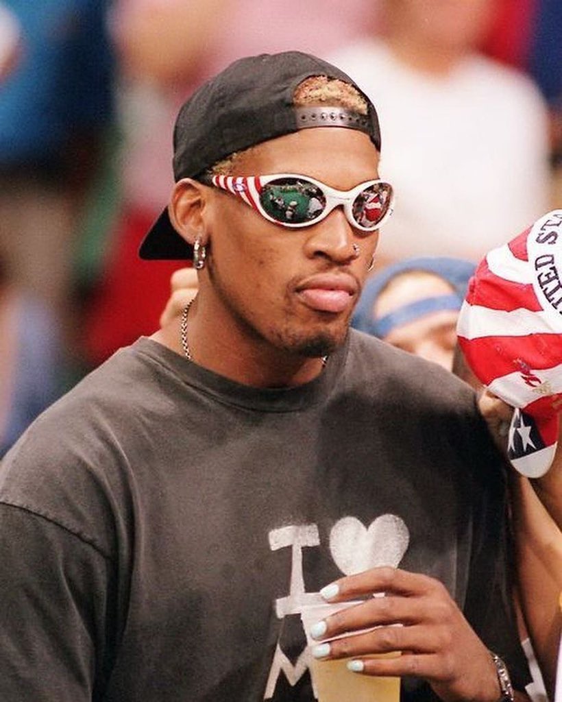saint's tweet photo. Dennis Rodman’s style https://t.co/rGFpsyhtam