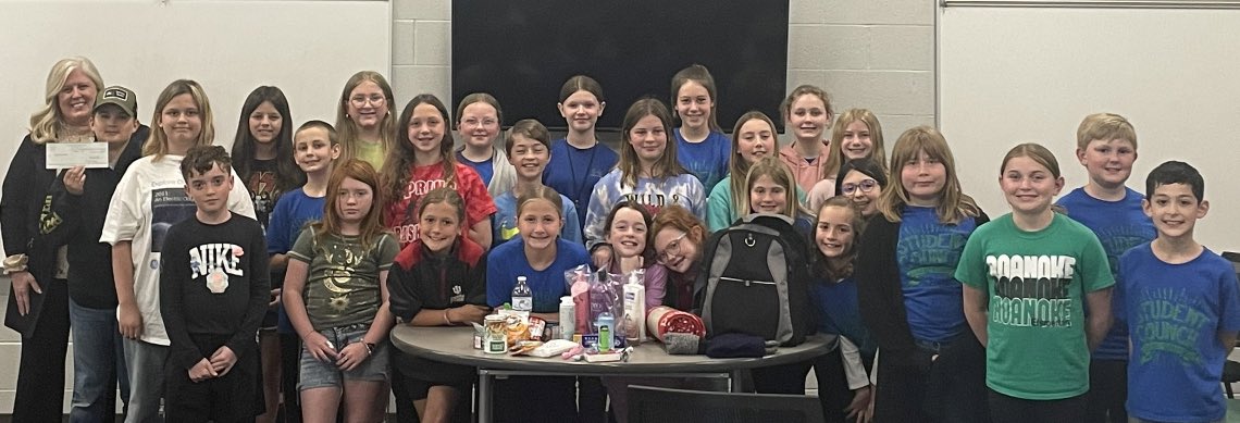 Roanoke Student Council presented a check for $400 to Backpacks of Hope this past week.  Thank you to all for purchasing homemade cards so that we could give back!