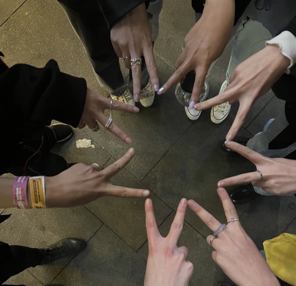 1024lovezone's tweet photo. ateez version                                    atiny version
친구 🤍 https://t.co/Cybrm4A5AN