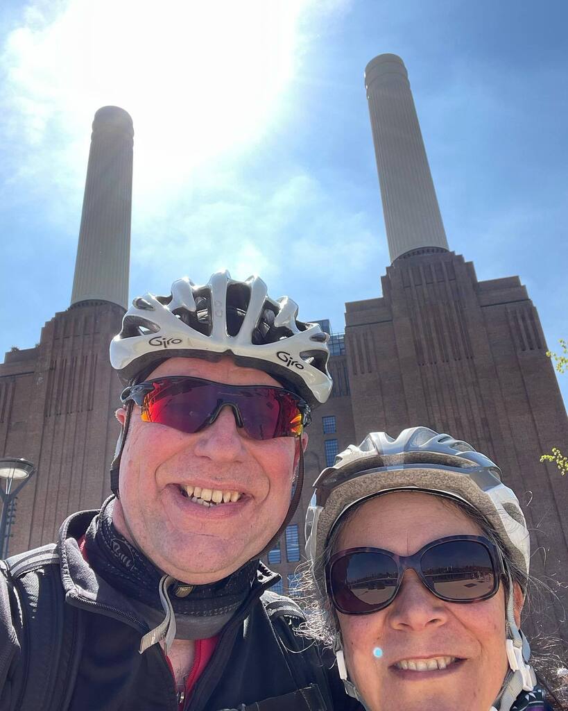 Timothy_Hughes's tweet photo. Battersea power station @officeoffin #battersea @batterseapwrstn @specialized_uk #batterseapowerstation #cycle #cyclelife #cycletouring #cycleshots #cyclegram #cycles #bike #bikelife #bikes #mountainbike #mountainbikes #stumpjumper #stumpy https://t.co/MBPedijHnp https://t.co/vYRXesOuNz