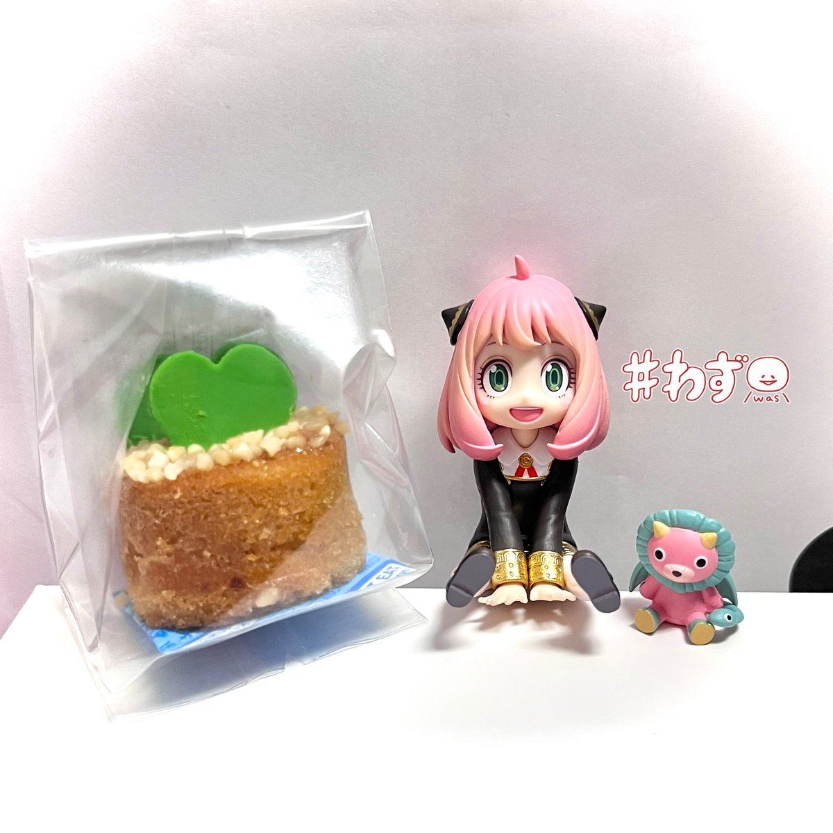 JINGAI_SHOTEN's tweet photo. 4.28🎂
店主お誕生日ですよね👏🏻✨っと
たくさんお祝い🥹🎁
皆様ありがとうございます🌸
冷蔵庫あってよかった🧁笑
(店内の🥚、アレ冷蔵庫なのw
苺と林檎のケーキは
メロたすと食べました🍴
どっちも食べる気満々🐲❤️🔥
よくばりさんめ(*`ω´*)❣️
#melloどらごん 🐾 #LittleTeeth https://t.co/RyxQa79n9S