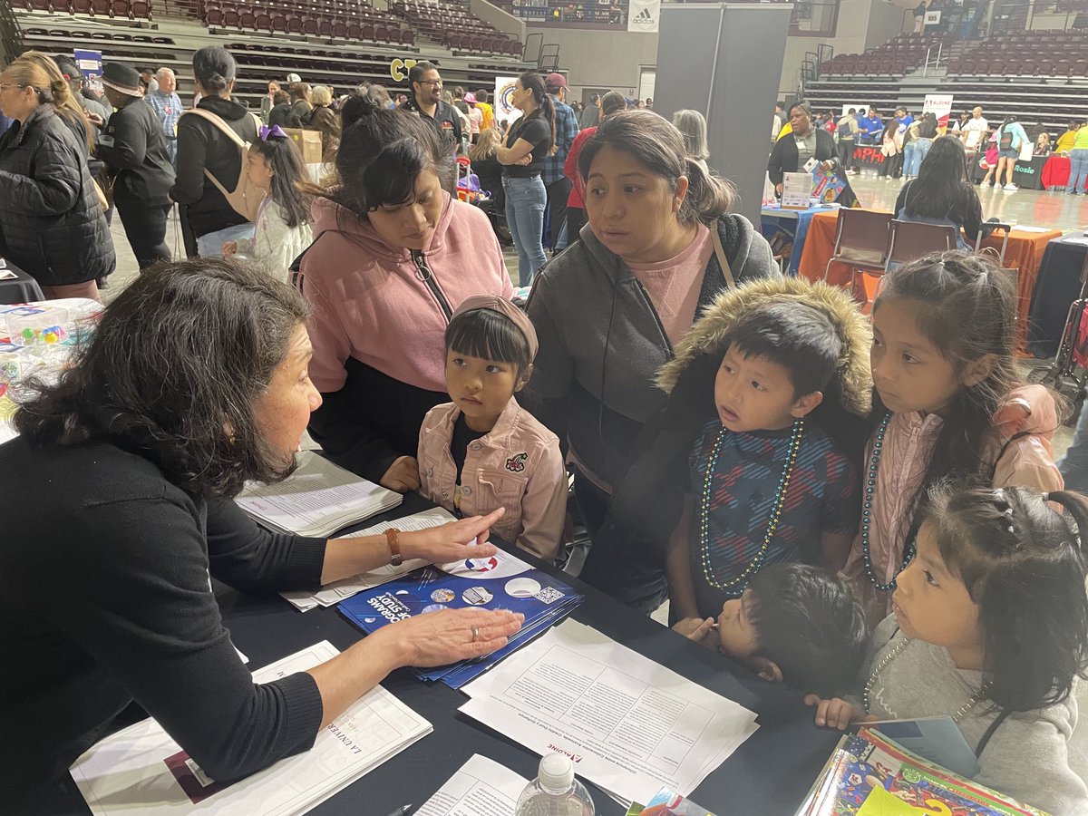 In ⁦@AldineISD⁩ we believe in college for all. It starts when you are young. Look at the faces of future doctors, architects and teachers. #aldineconectado #dreambig #collegeforall