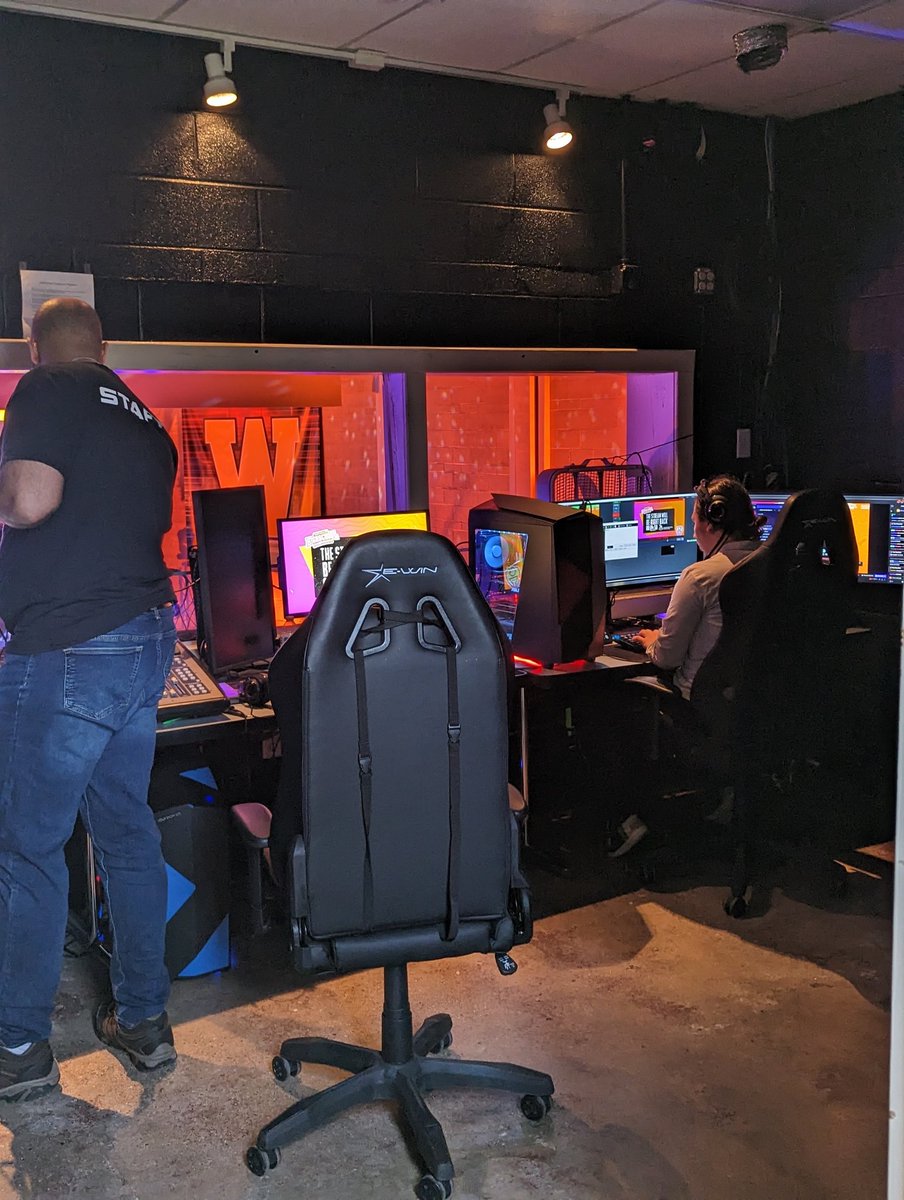 MrBaileyIV's tweet photo. Thank you to Abby of @massp for giving me a tour of the @wmuesports background action at today's @MASSP_esports spring championships! What an amazing facility! Oliver, one of our #PioneerGamers, is enjoying the @LeagueOfLegends & #SSBU competitions! #eSports #MHSELSpring2023 https://t.co/qsIAqBPn6n
