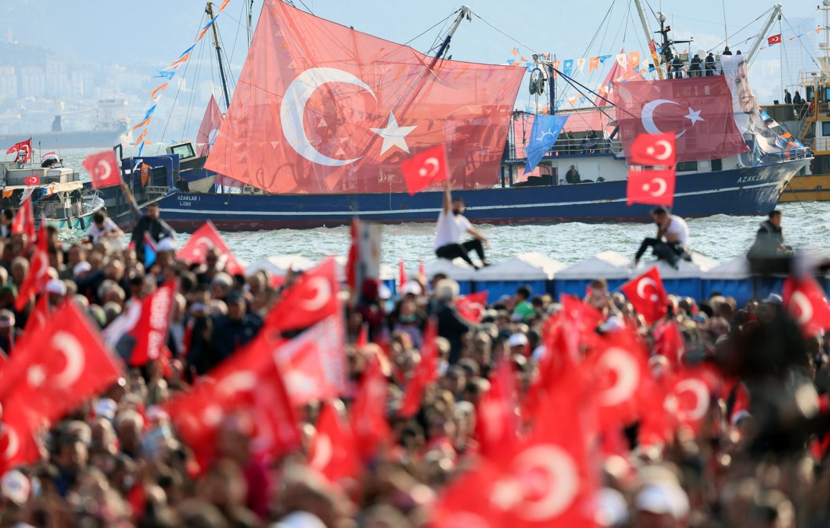 Türkiye’nin tüm renklerini, tüm güzelliklerini bağrında buluşturan İzmir…

Teşekkürler İzmir! 🇹🇷