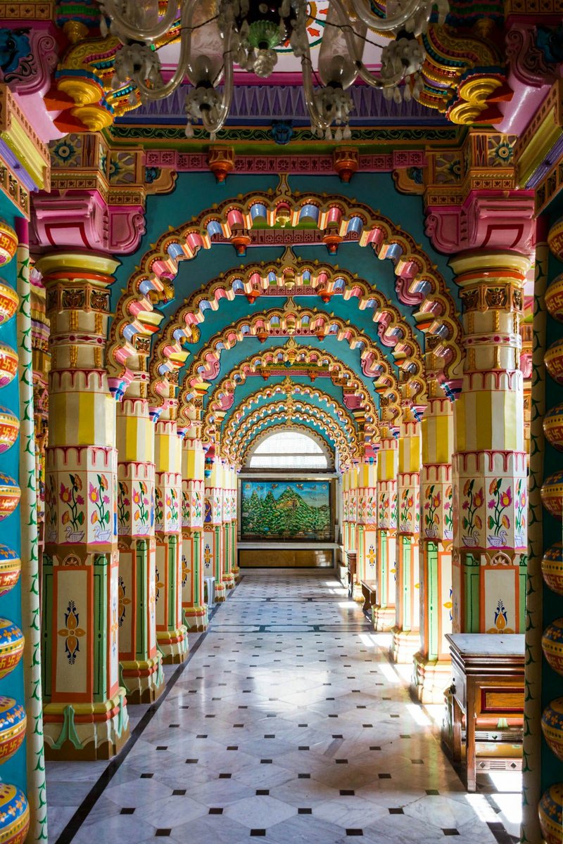 CasaLettori's tweet photo. L'amore dà la libertà di essere se stessi, non è possessività
Osho
#InOriente a #CasaLettori
India https://t.co/almEI1FT4r