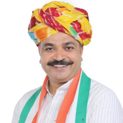 Sirohikiaawaz's tweet photo. #Jaipur राजस्थान में पेंशन प्रक्रिया पूरी तरह से ऑनलाइन हुई
राजस्थान सरकार में सामाजिक न्याय मंत्री टीकाराम जूली ने किया एप का उद्घाटन, RAJSSP मोबाइल एप के साथ Face RD App इंस्टाल करना होगा, सामाजिक न्याय विभाग सचिव समित शर्मा ने जारी किया परिपत्र
@TikaRamJullyINC
#RAJSSP https://t.co/MZNJQz41mU