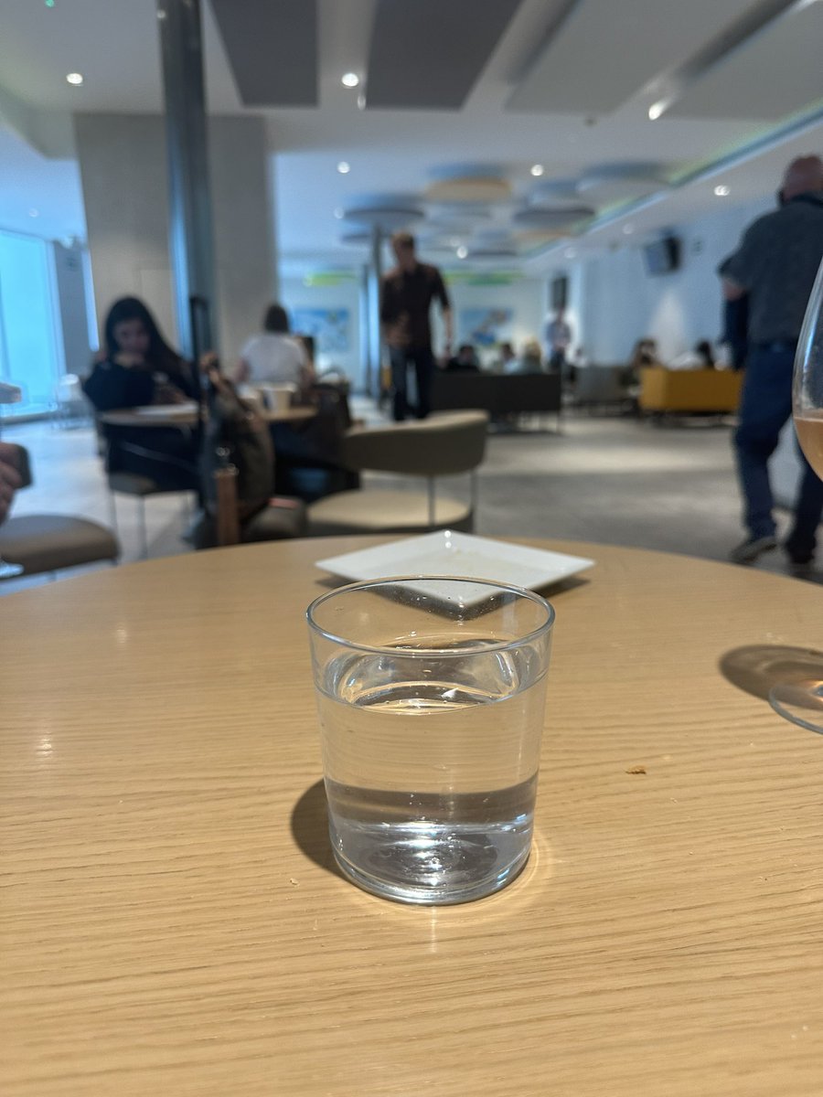 TrainingBright's tweet photo. @British_Airways As a #CX trainer not impressed . Club class but unappealing food no champagne no fast check and not even ice for my gin and tonic . One person on check in for club class . Extremely poor #cx https://t.co/UaGXAY9808